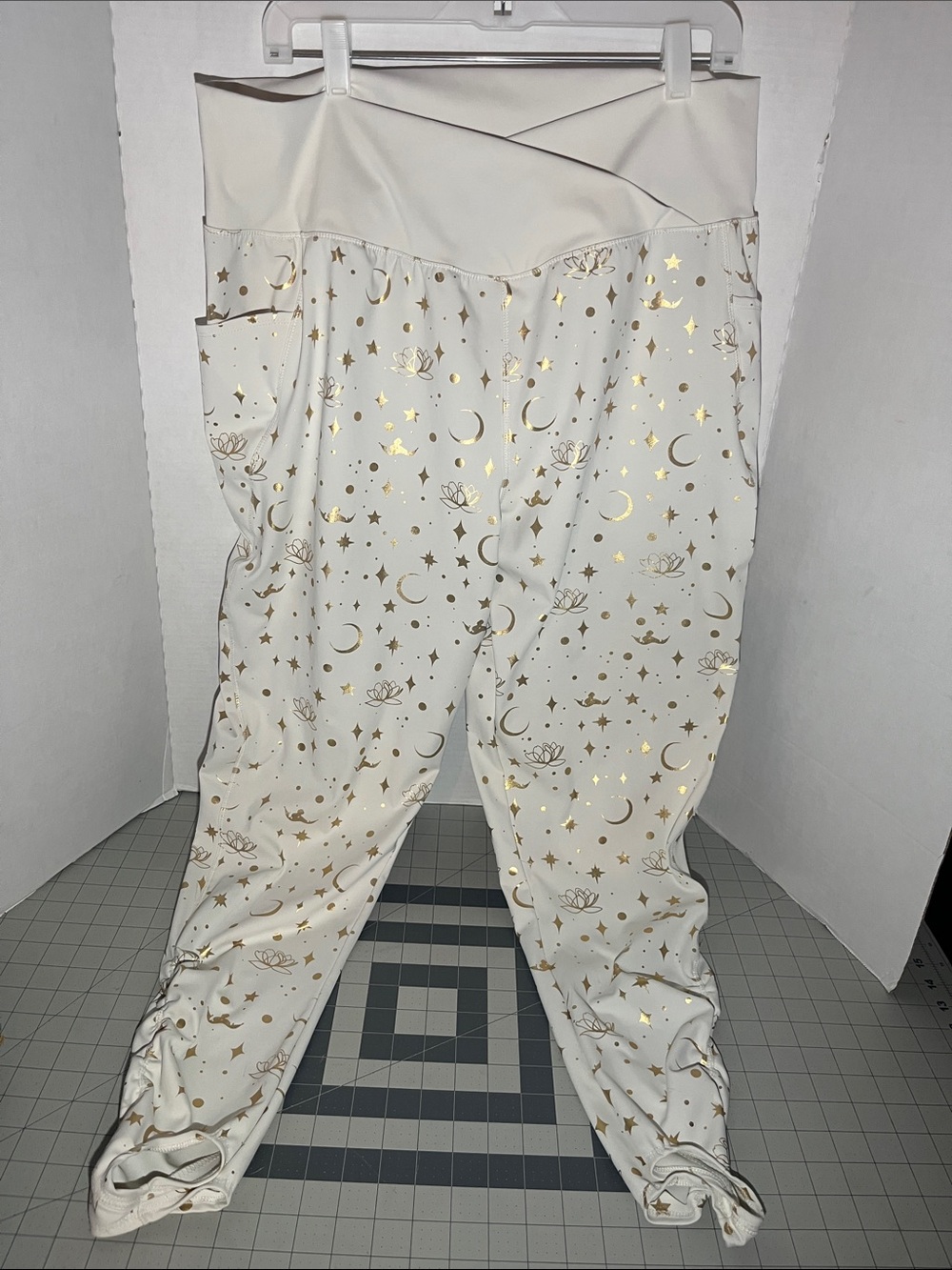 Disney Aladdin Princess jasmine Celestial cream and gold moon and stars Leggings